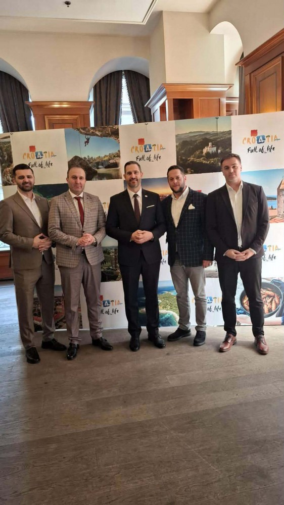 643358555_26105626552387476_5857.jpg 643358555_26105626552387476_5857.jpg